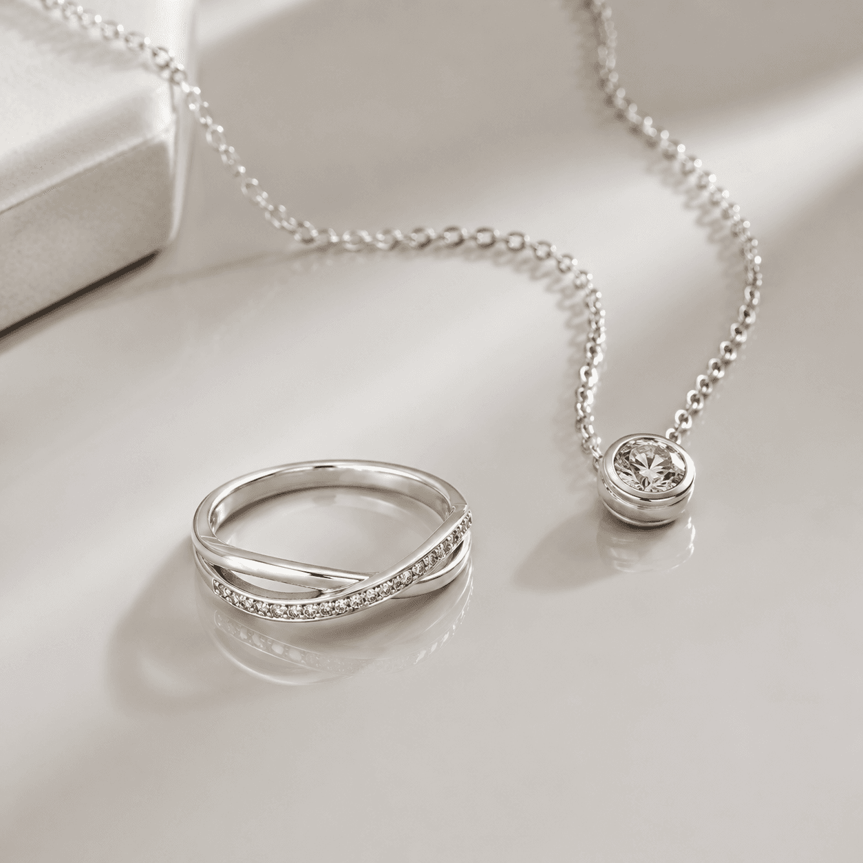 Sterling Silver Jewelry: Lefeng’s Stainless OEM Expertise - Blog Header Image